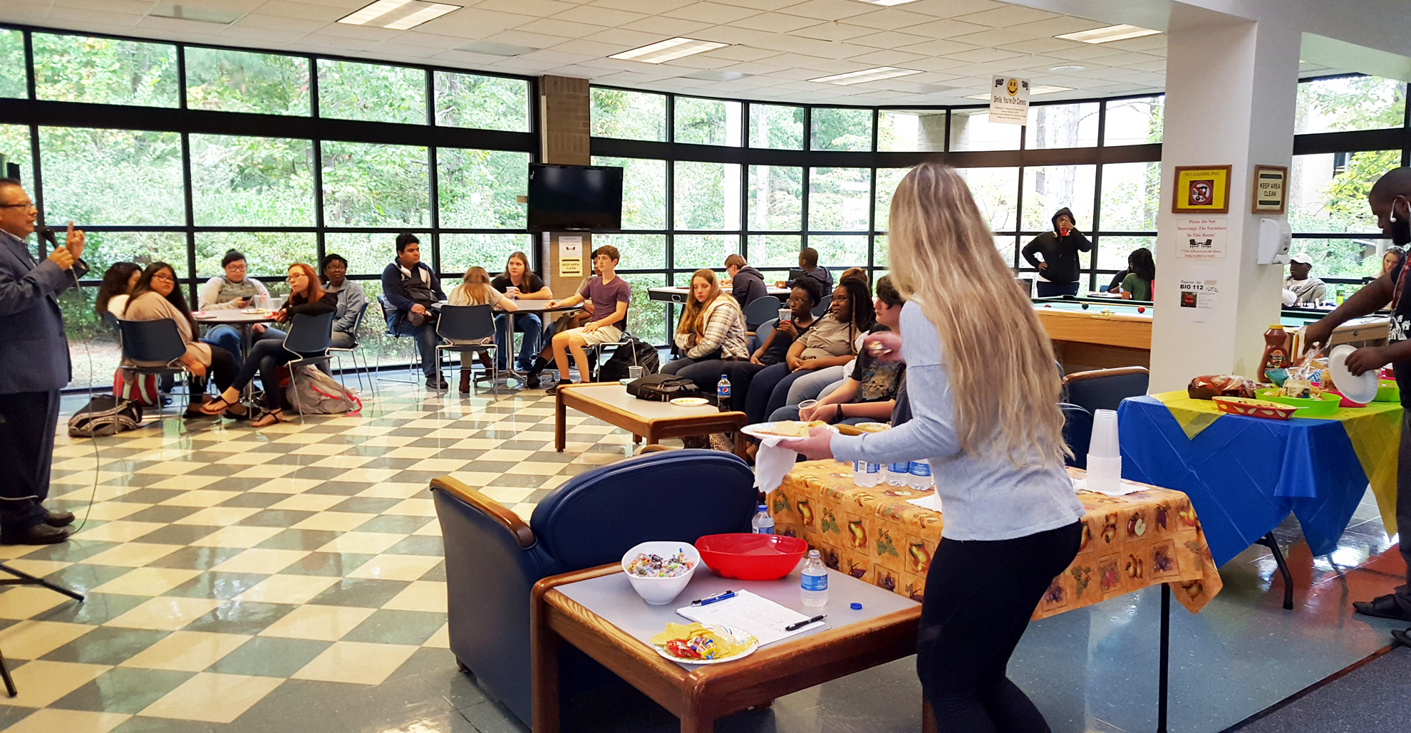 Jose Mendoza talks to students while they sample foods.